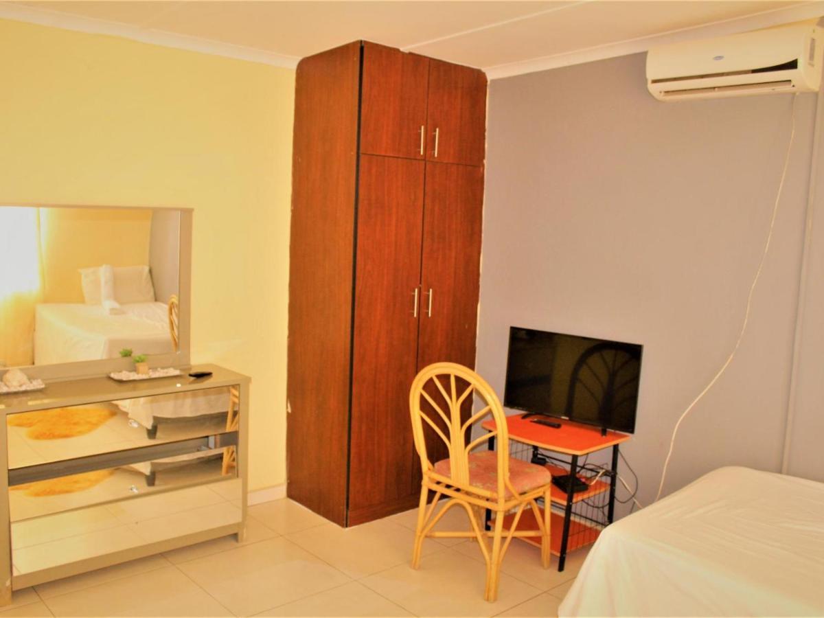 P Wake Guesthouse Opuwo Chambre photo