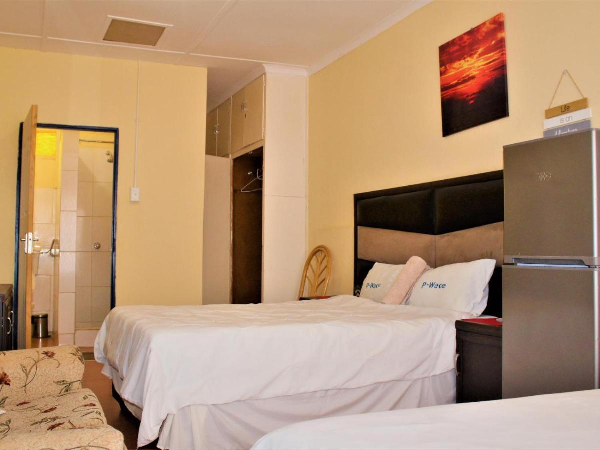 P Wake Guesthouse Opuwo Chambre photo