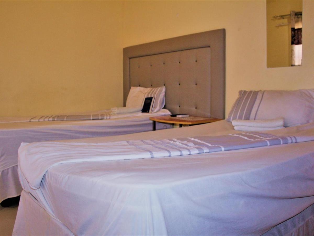 P Wake Guesthouse Opuwo Chambre photo