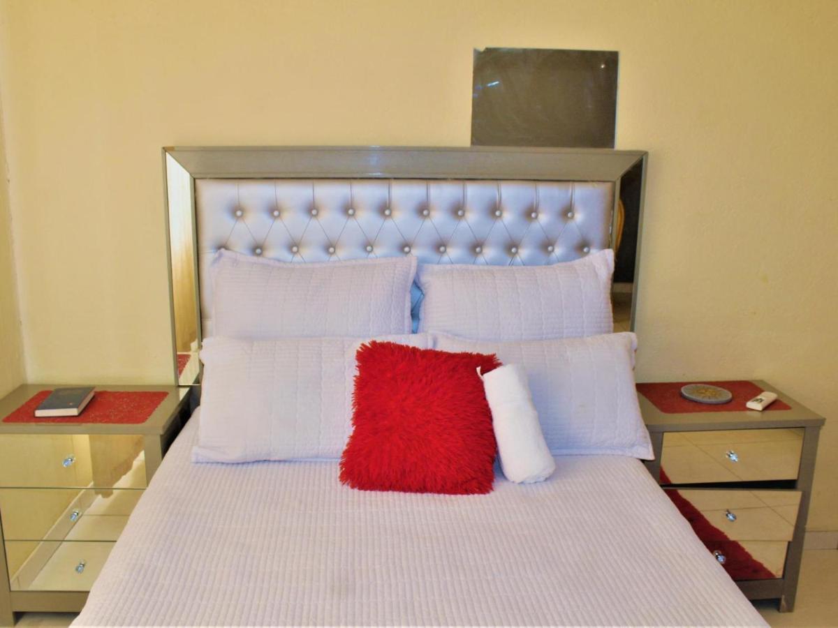 P Wake Guesthouse Opuwo Chambre photo